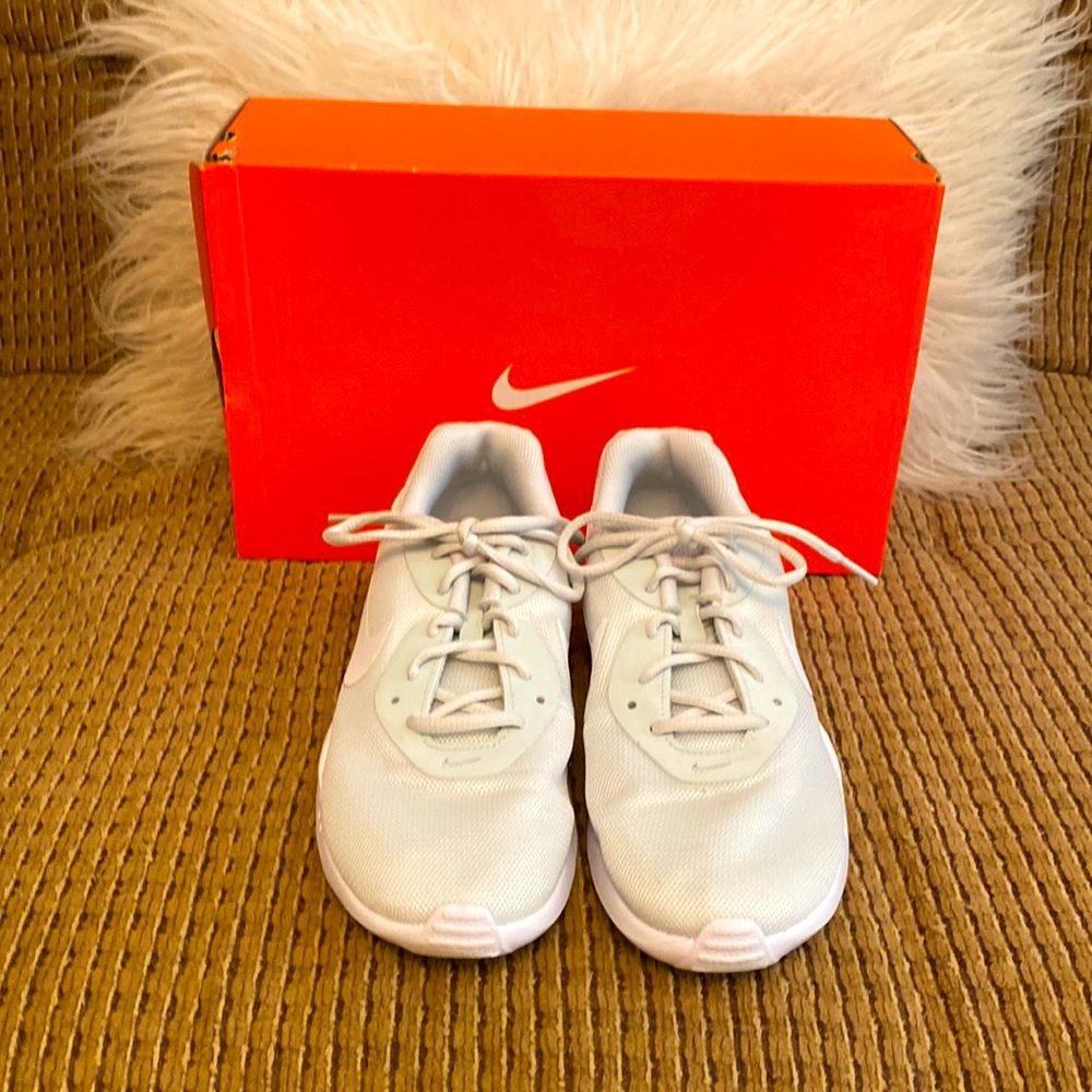 Woman’s Nike Revolution 4 Running Shoes!